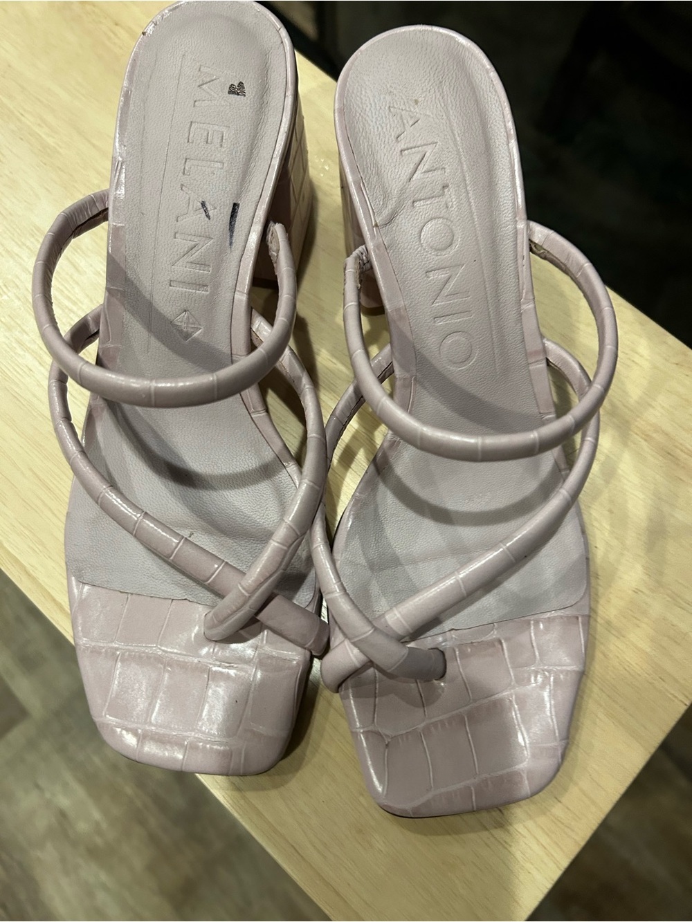 Antonio Melani rexxza 7.5 Lilac croc embossed sandal